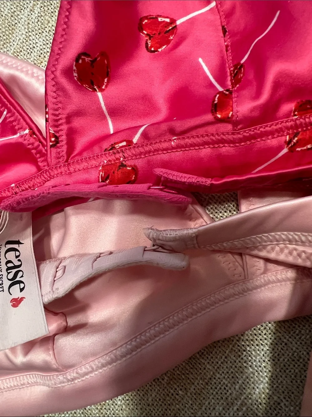 Victoria's Secret tease Bralettes - Picture 9 of 11